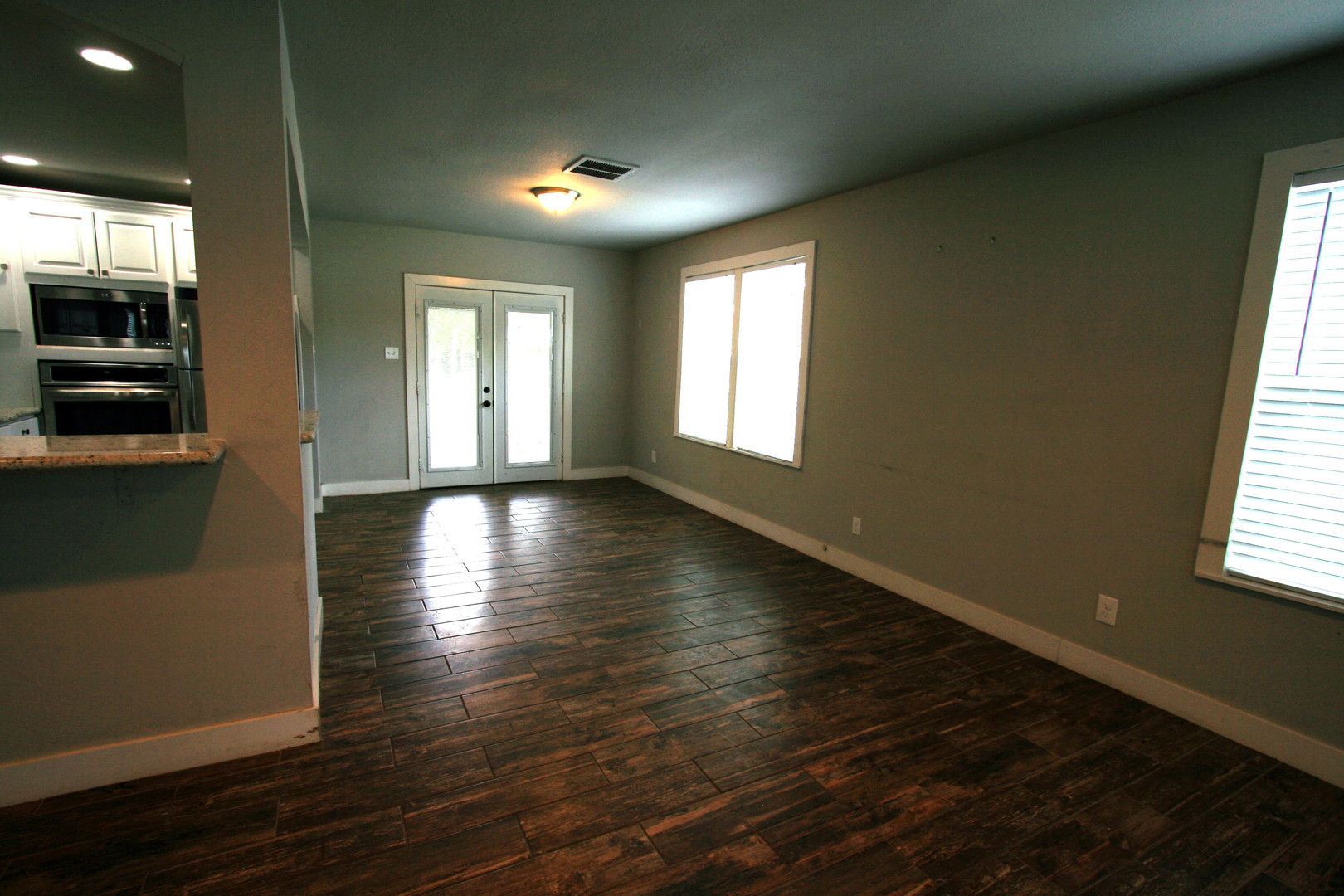 305 Gilchrist Ave – photo 5