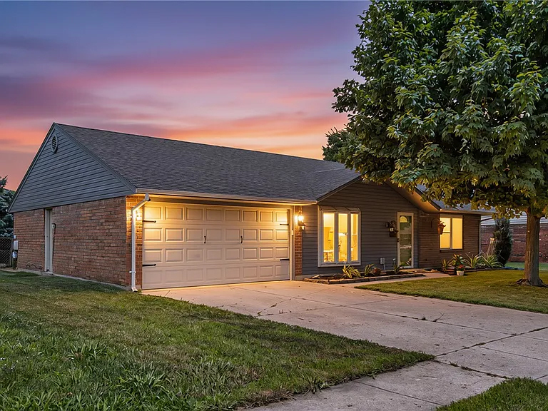 1221 Warwick Dr – photo 1