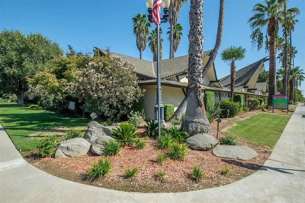 Reef Apartments – photo 2