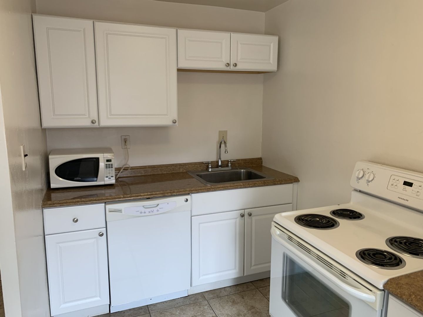 819 College St unit C3 – photo 3