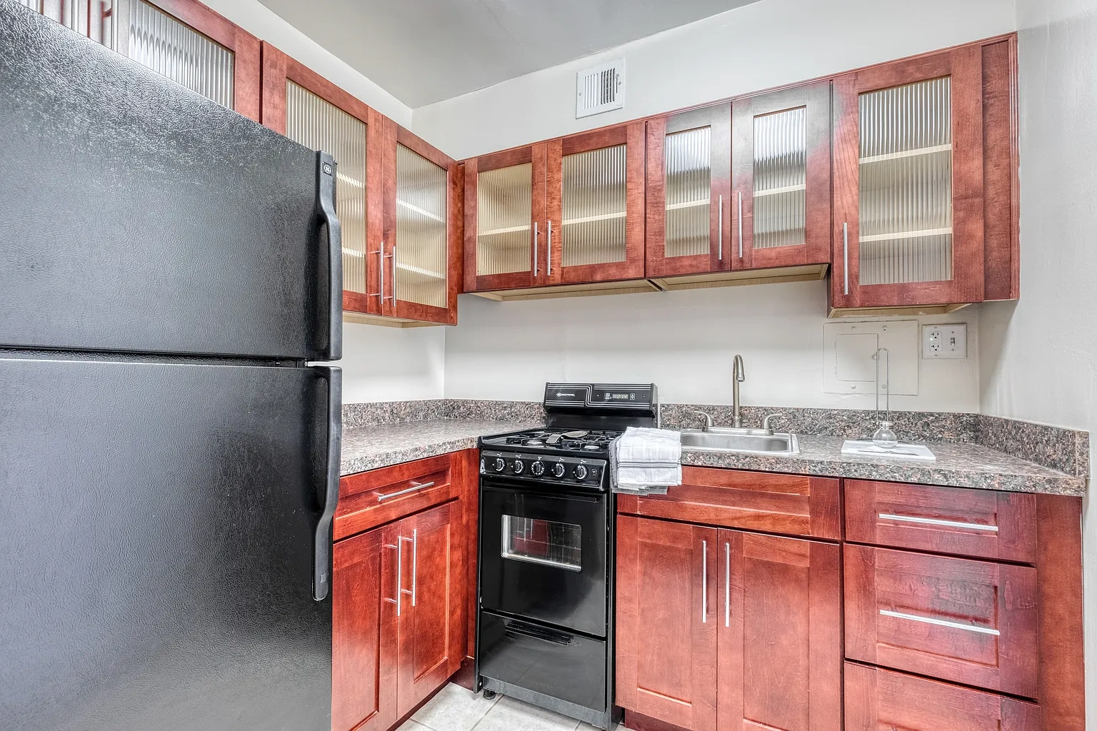 Capital Plaza Apartments – photo 2