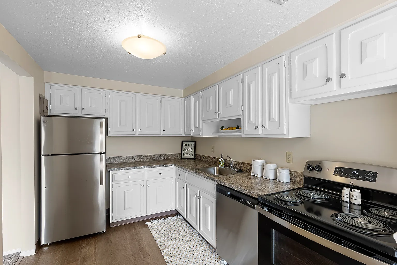 Camelot Apartments – photo 5