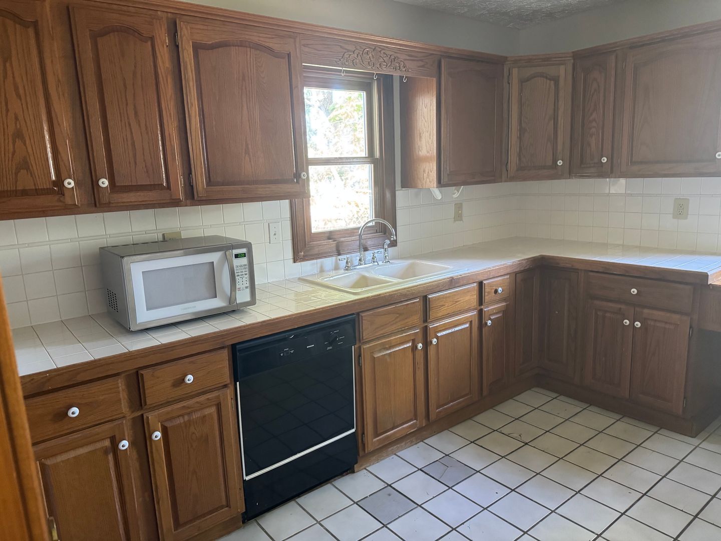 1211 E Walnut St – photo 5