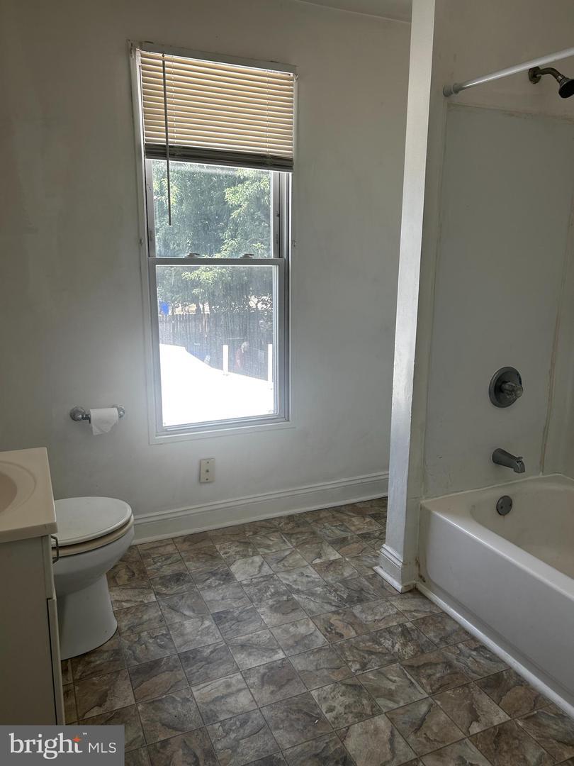 441 Walnut St – photo 5