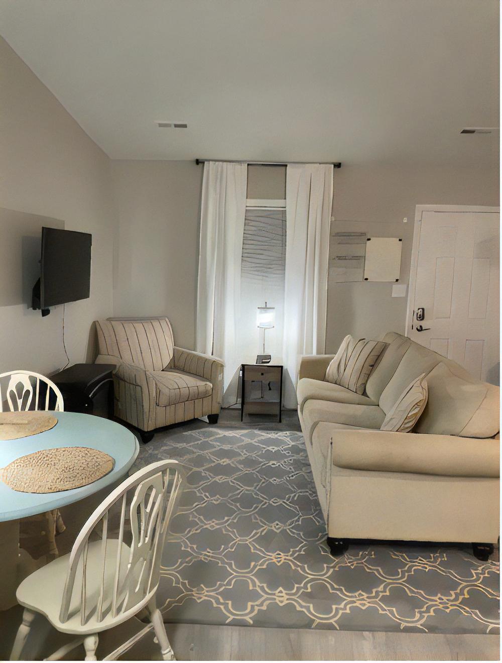 916 Kyle Ave NE – photo 2