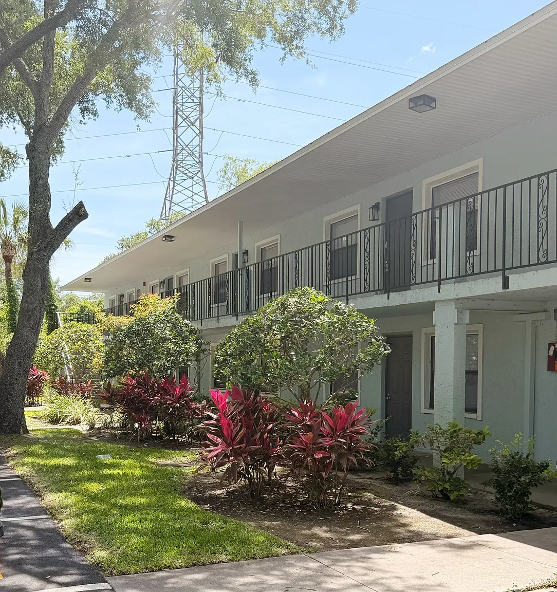 The Apartments at Oak Creek – photo 3