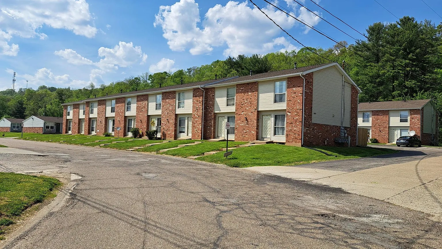 Evergreen Apartments & Townhouses in Belpre, OH – photo 3