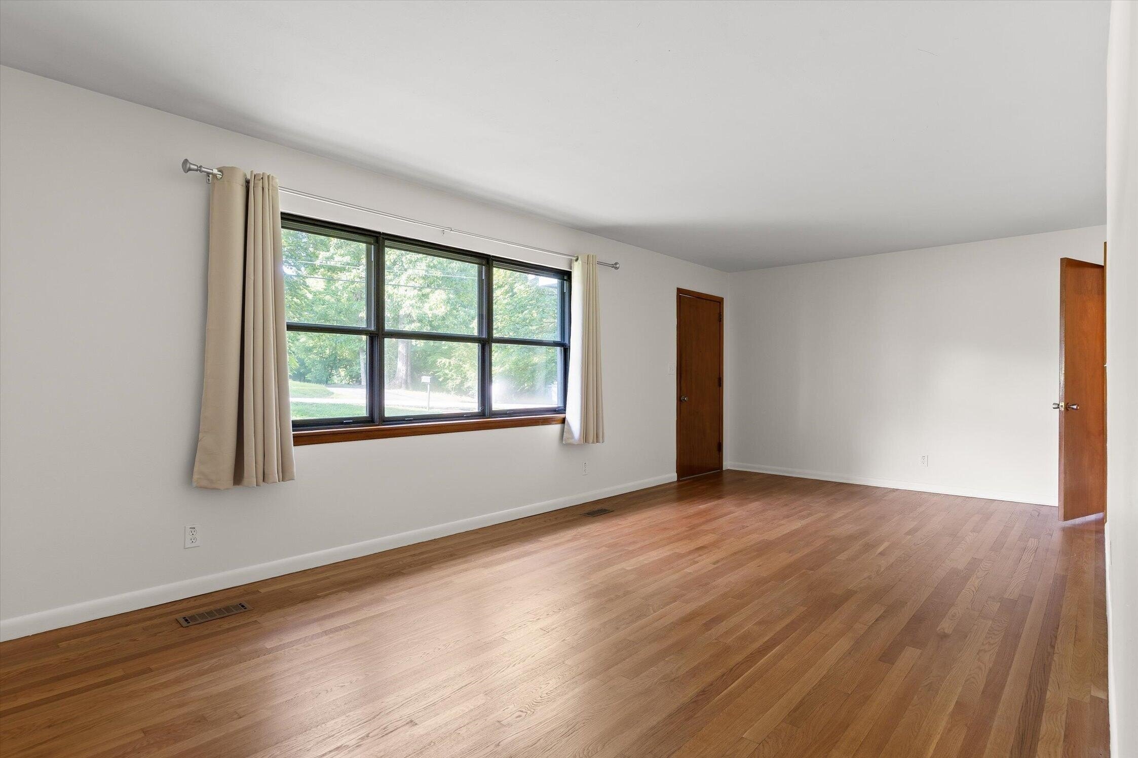 517 Randall St – photo 3