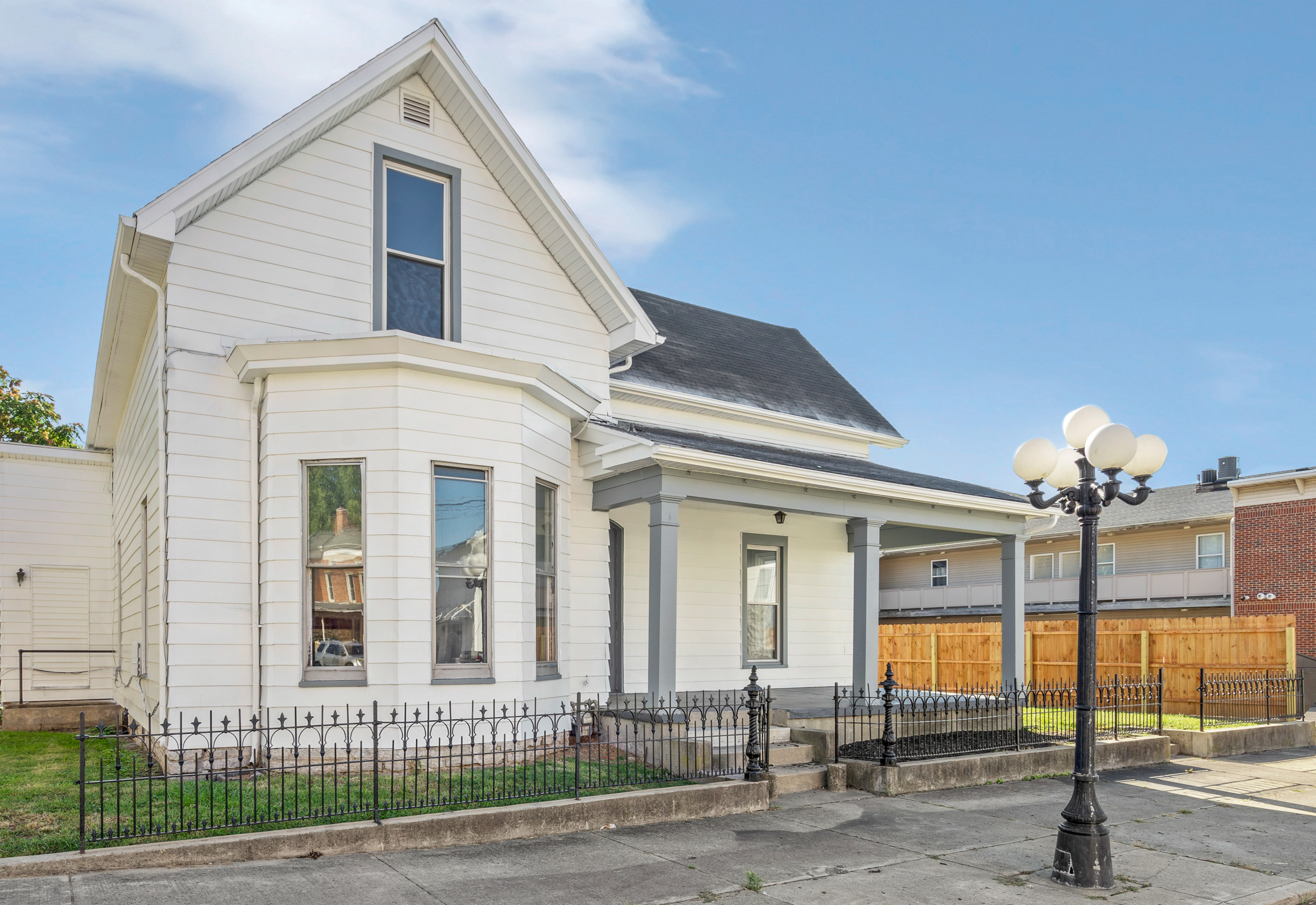 7 N Limestone St – photo 1