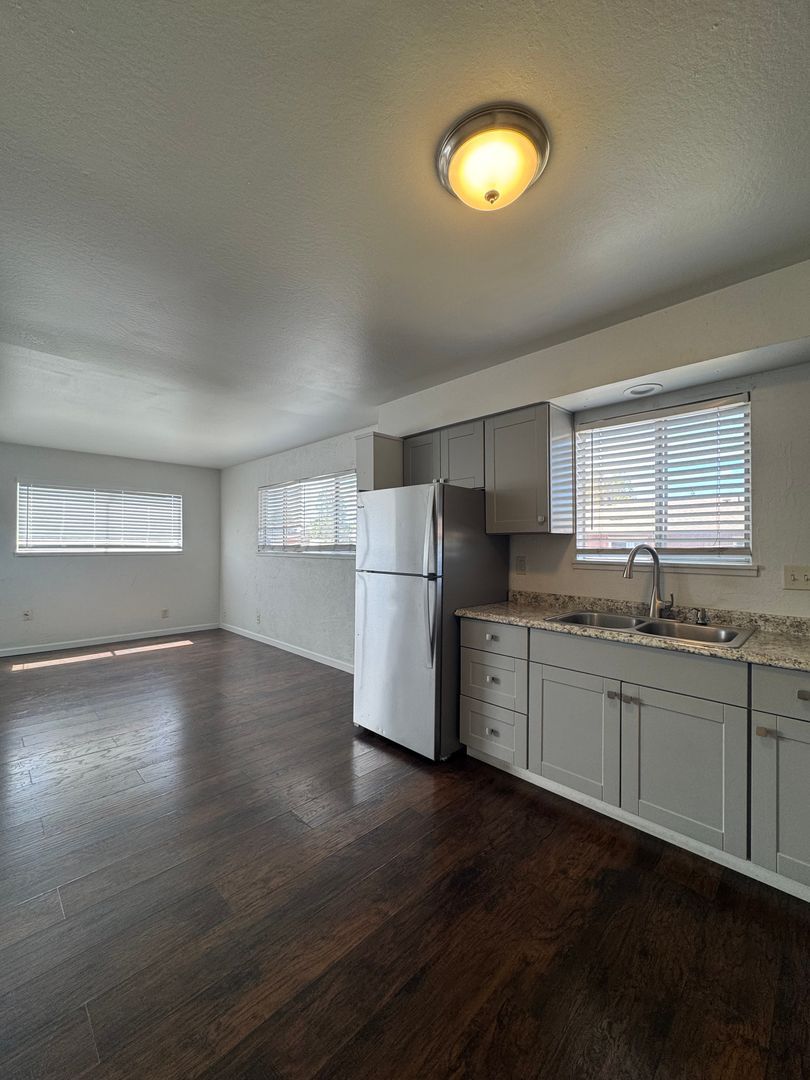 417 E Locust St unit #7 – photo 2
