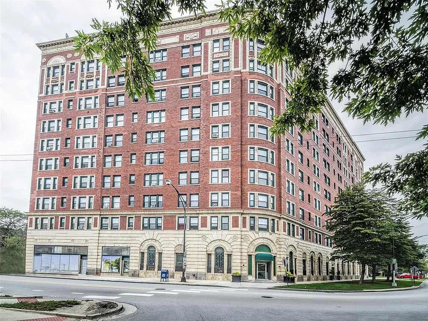 7100 S South Shore Dr – photo 1