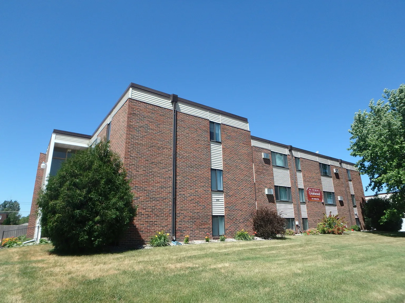Crestwood Apartments – photo 2