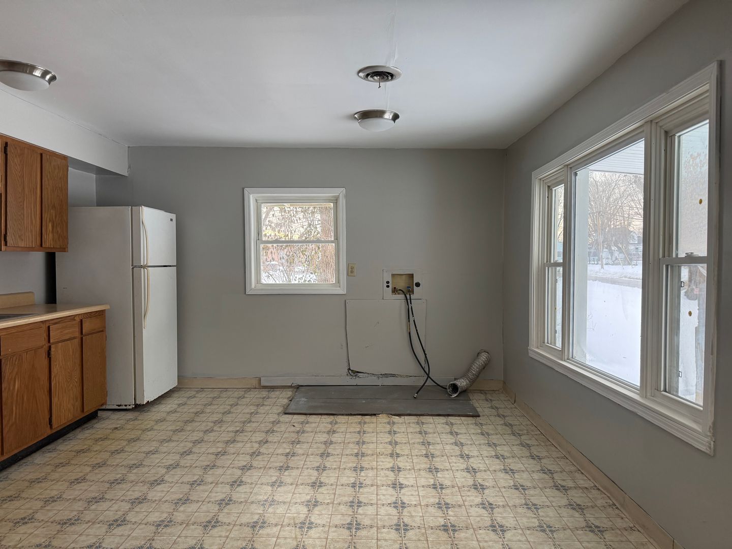 207 E Oak St – photo 3