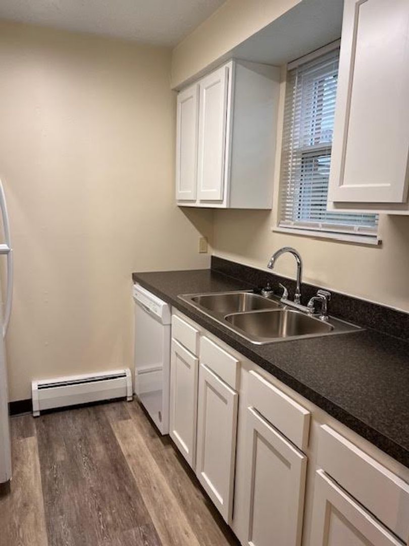 243 Churchill Hubbard Rd unit 243 Churchill Rd. Apt. 1 – photo 4