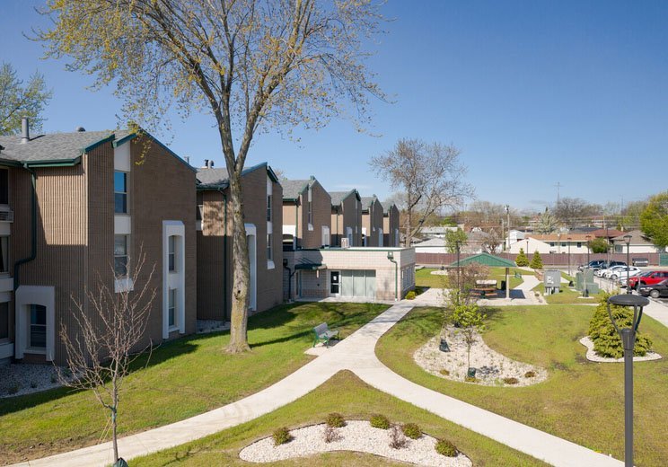 2250 Layard Ave – photo 2