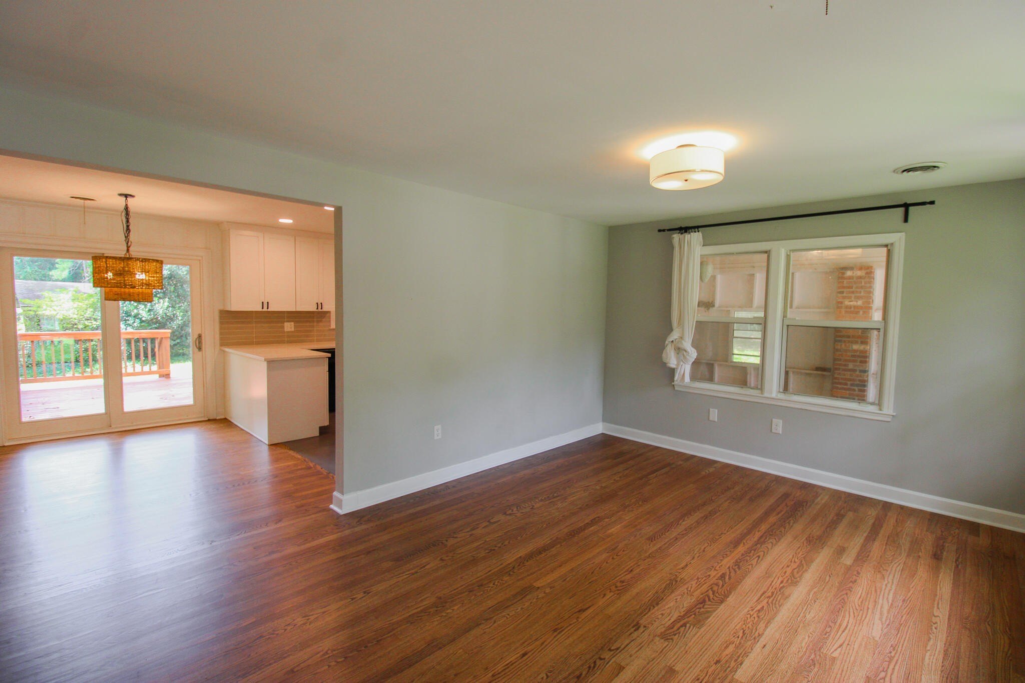 927 Holly Ct – photo 2