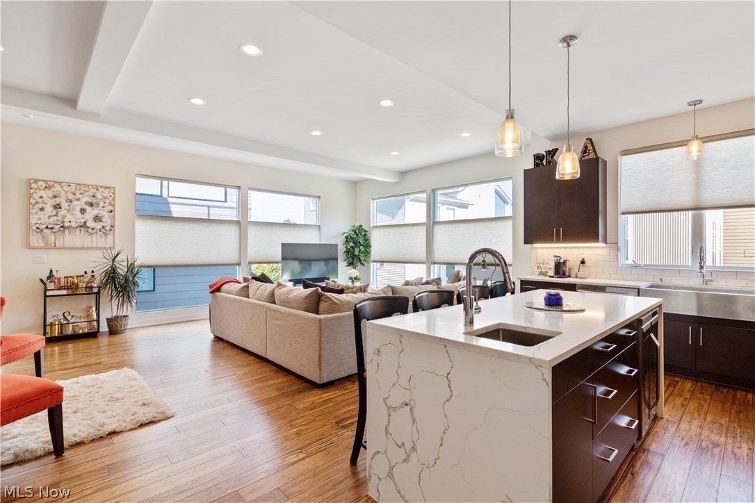 706 University Ct – photo 3