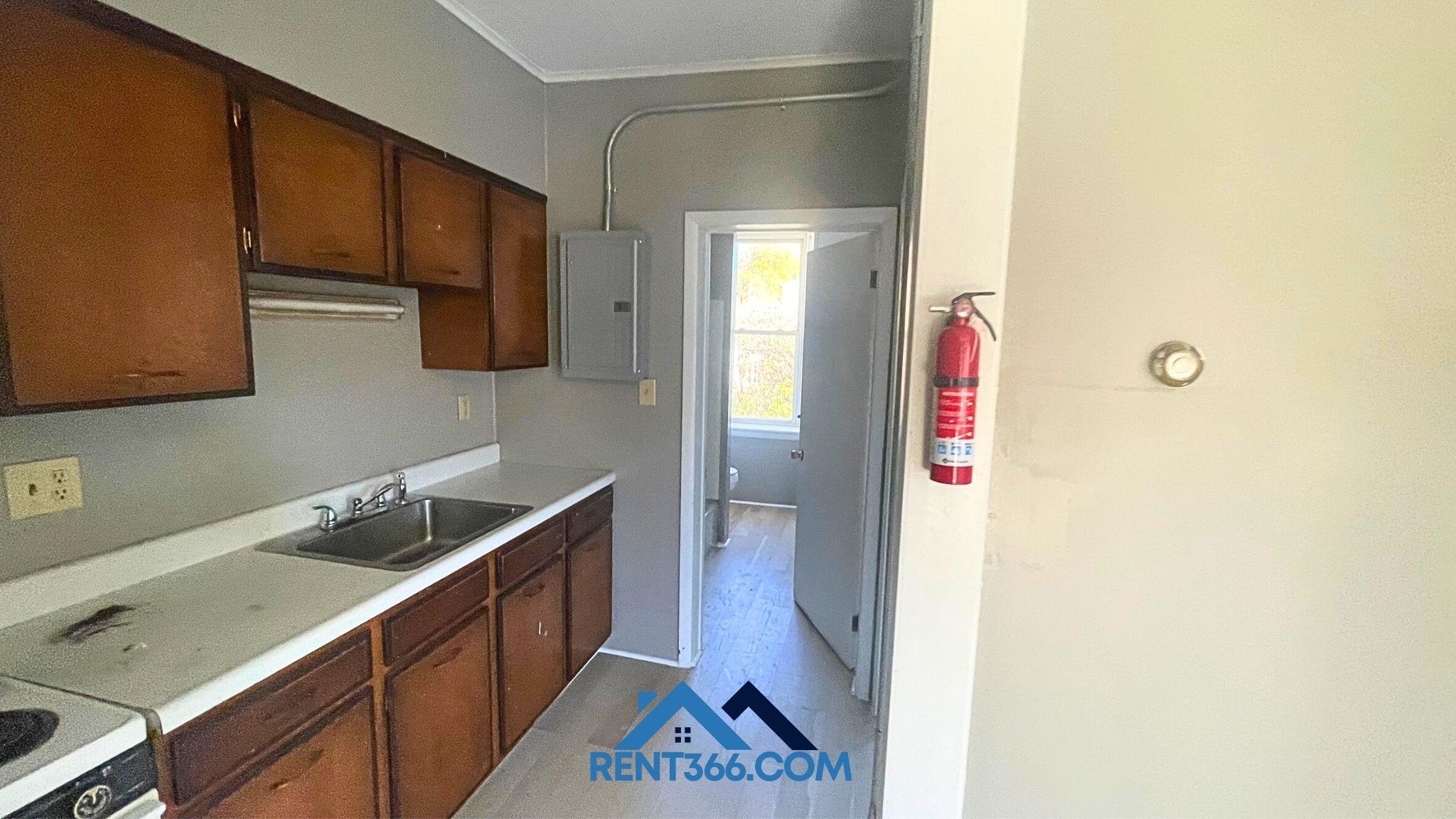 101 N George St – photo 3