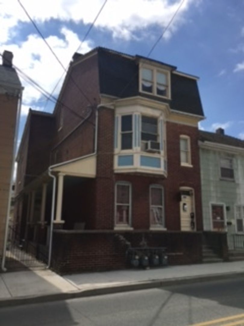 654 W College Ave unit 2 – photo 1