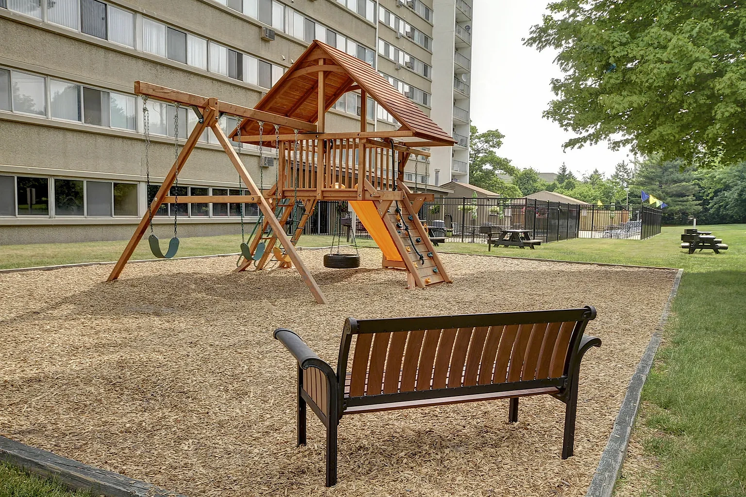Victoria Plaza – photo 4