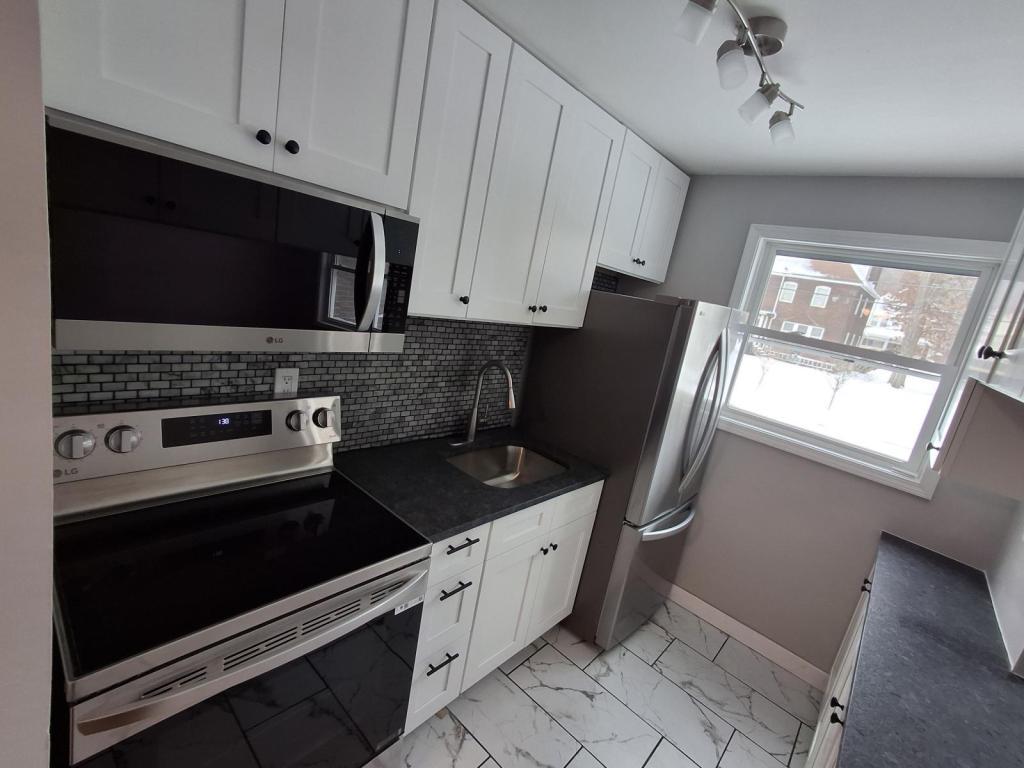 1059 Midland Ave – photo 2