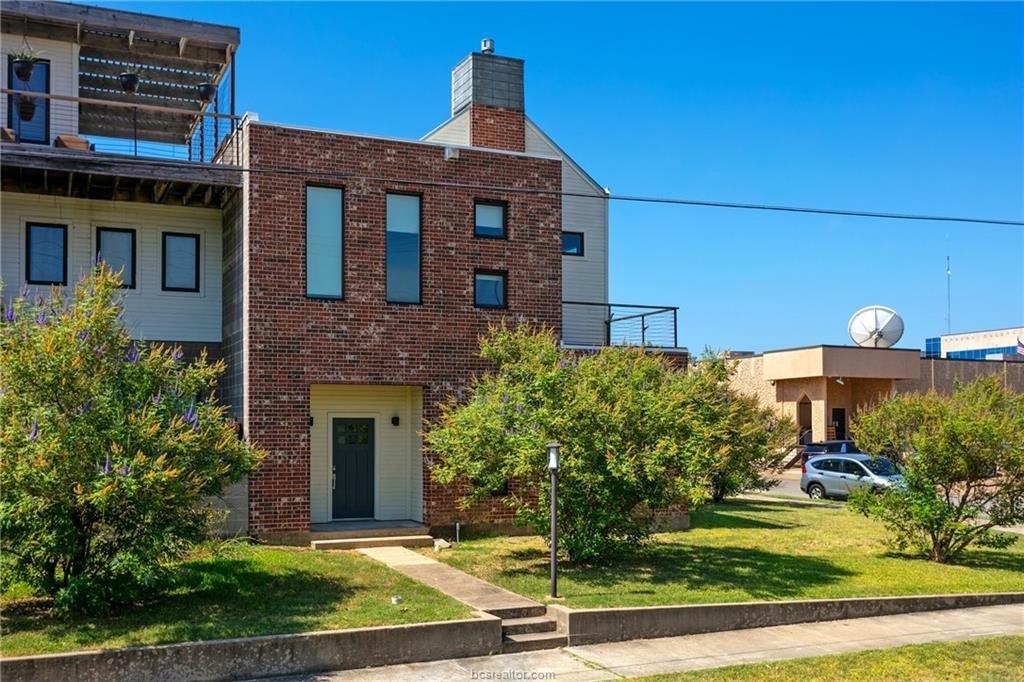 217 N Houston Ave – photo 2