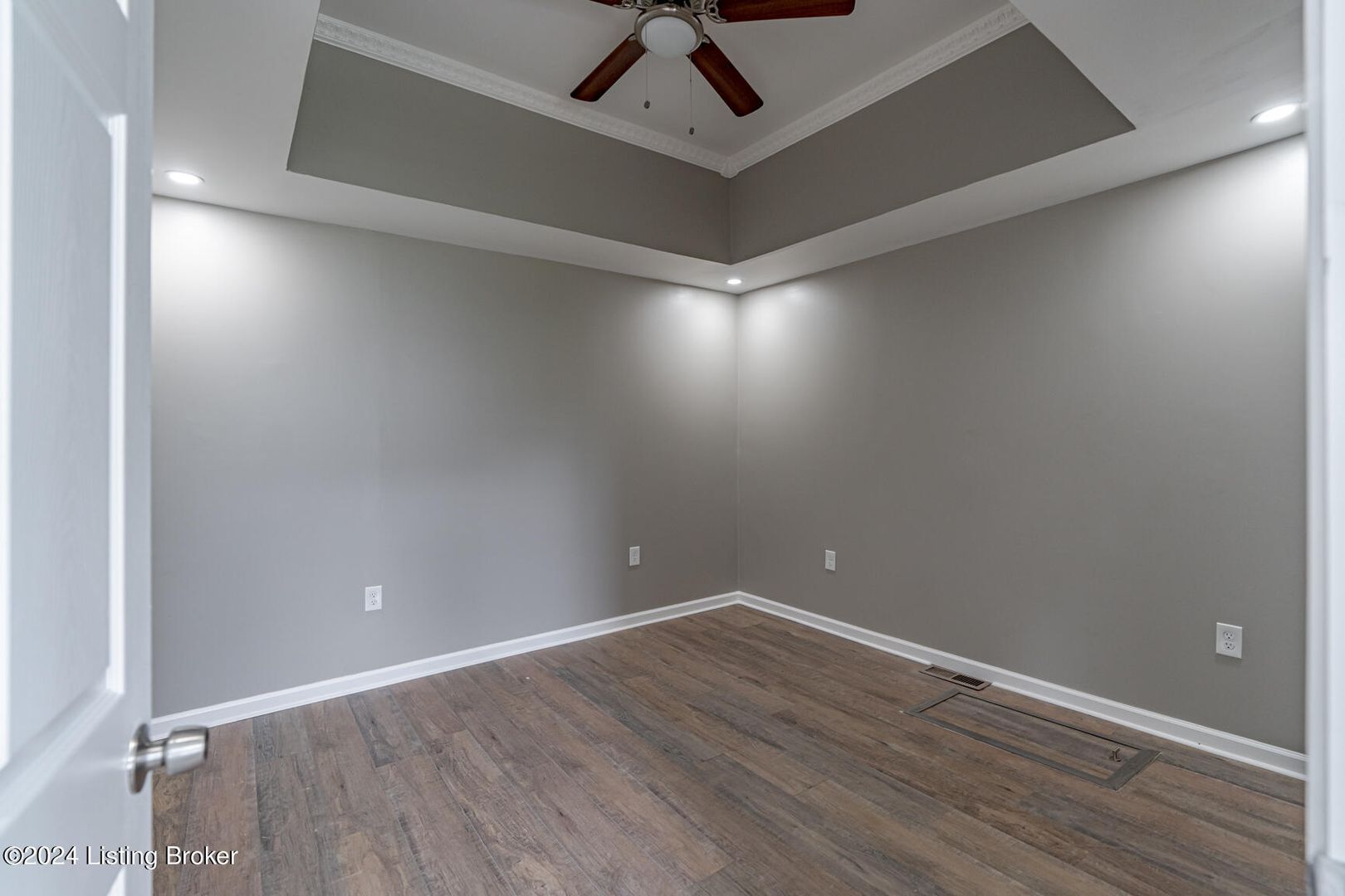 1246 Schiller Ave – photo 5