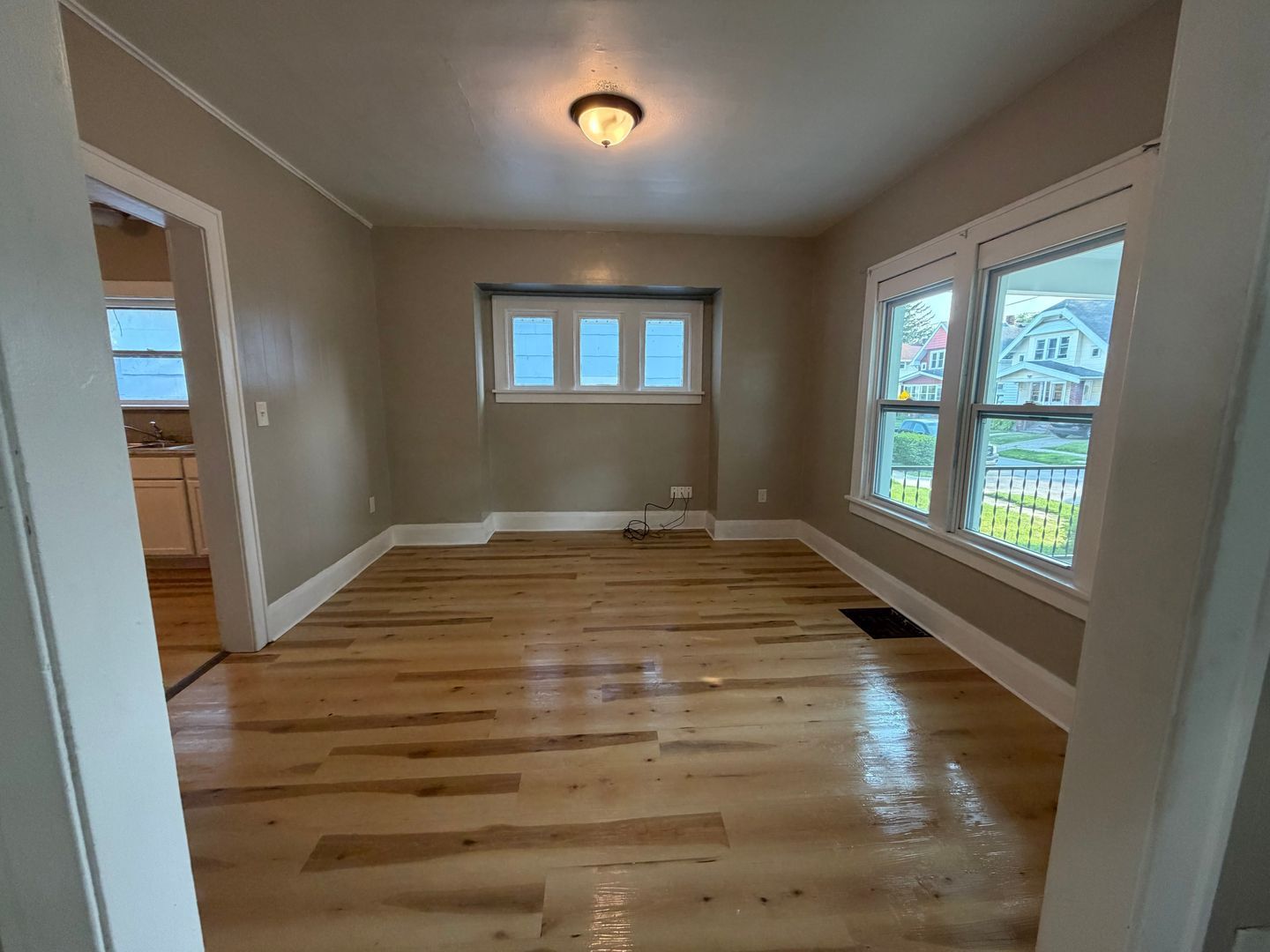 4224 Fairview Dr – photo 3