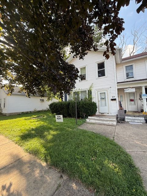 621 1/2 E Adams St – photo 1