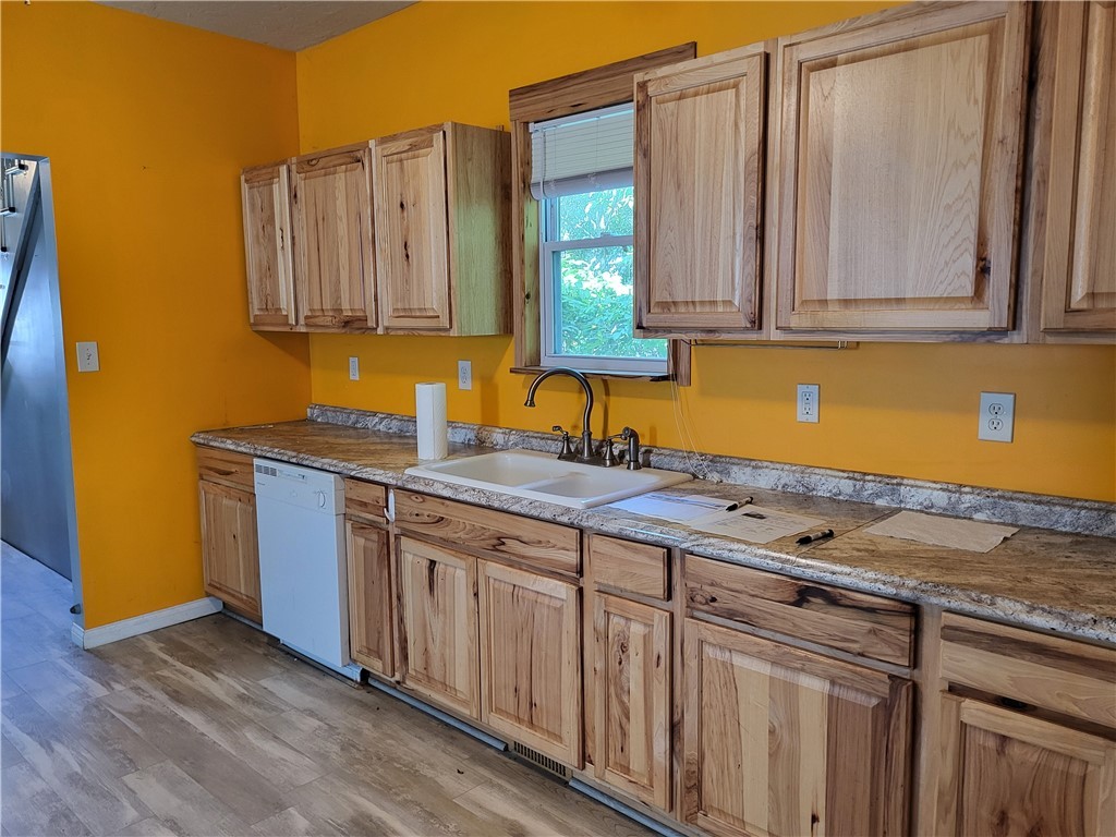 320 Main St – photo 5