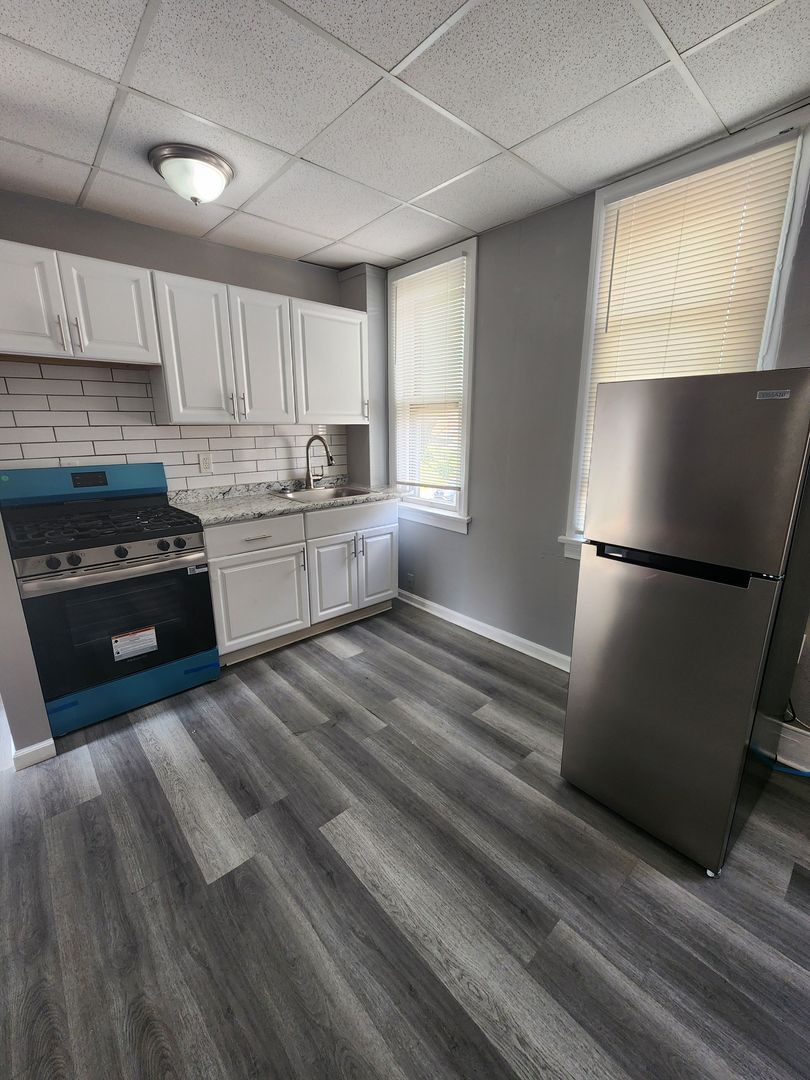 6128 Lausche Ave unit Unit 2 – photo 4