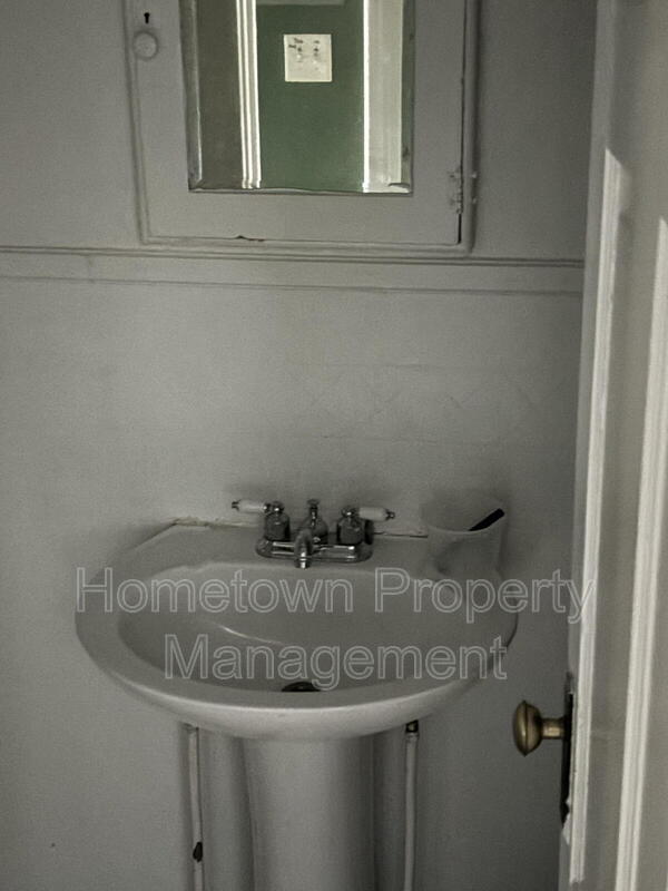 319 E Sunbury St unit 3 – photo 2