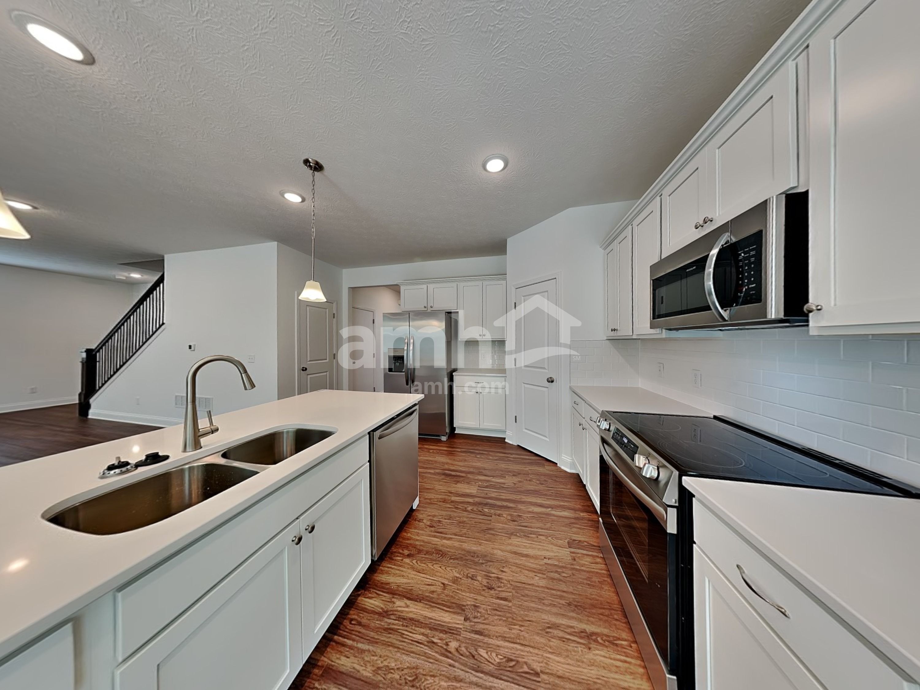 8284 North Point Dr – photo 3