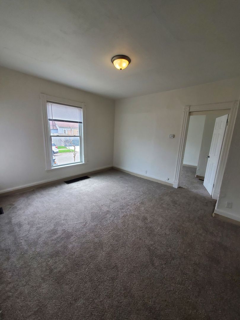 612 10th St unit Lower Front – photo 2