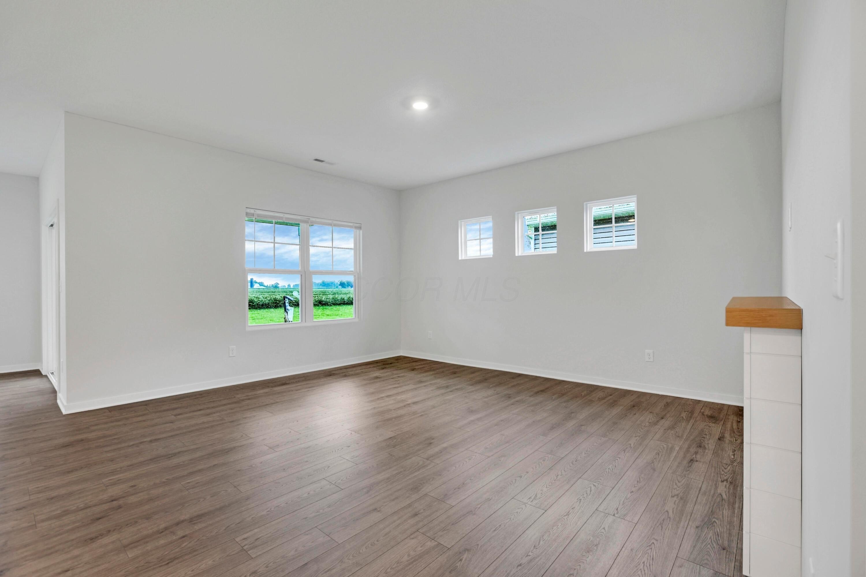 539 Darliene Dr – photo 5