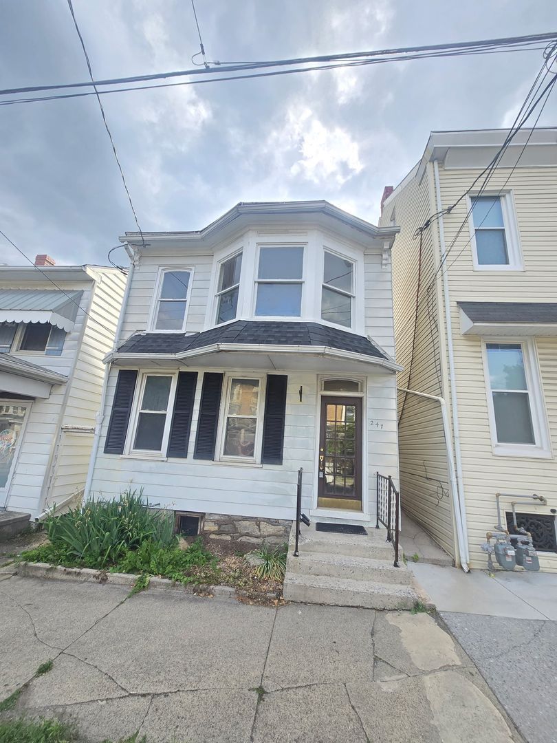 247 S 8th St unit Unit 2 – photo 2
