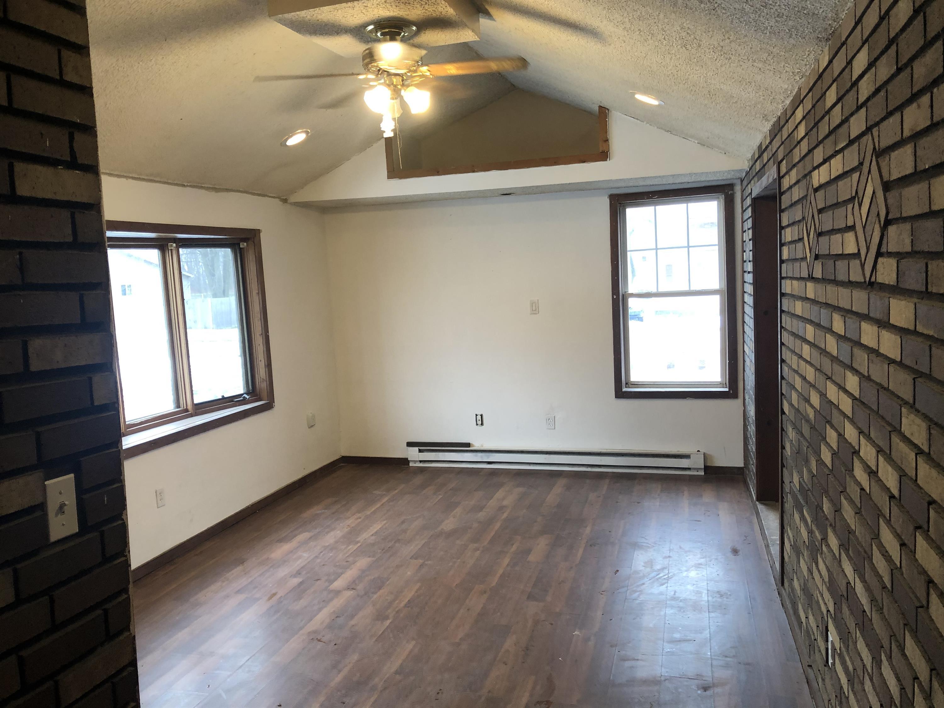 345 Walnut St – photo 4