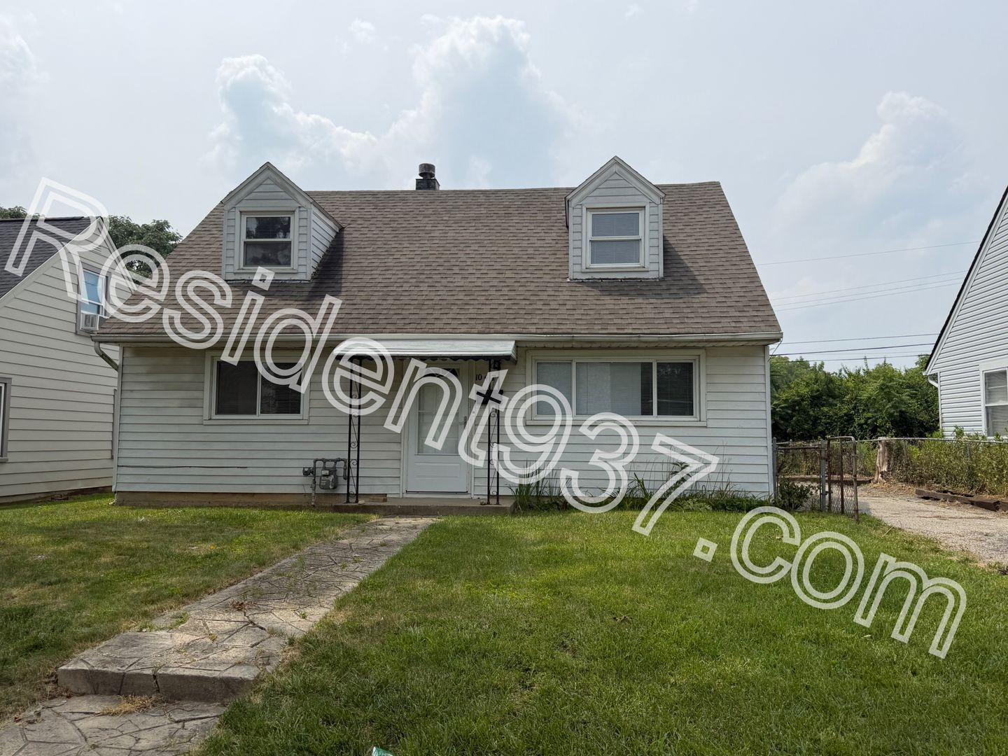 1047 Blakley Dr – photo 1
