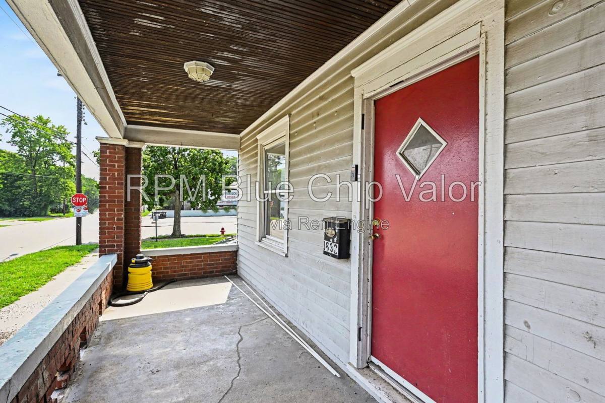 1832 Woodlawn Ave – photo 4