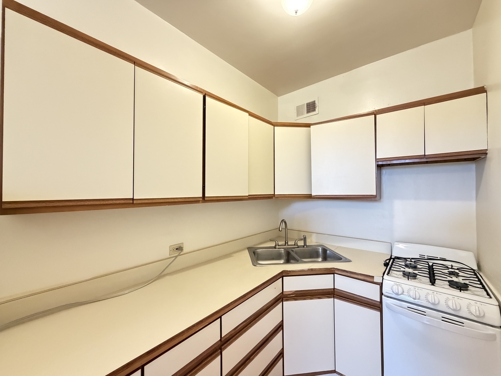 338 Park Ave unit 20 – photo 3