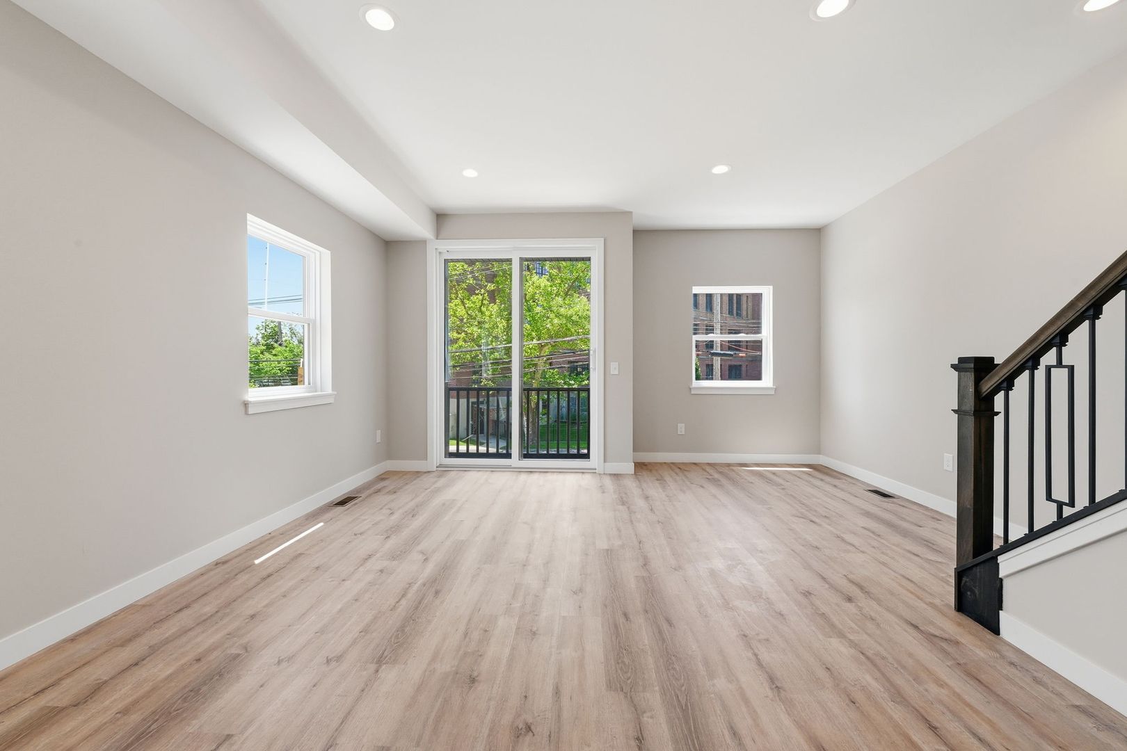 4728 Walworth Ave – photo 3