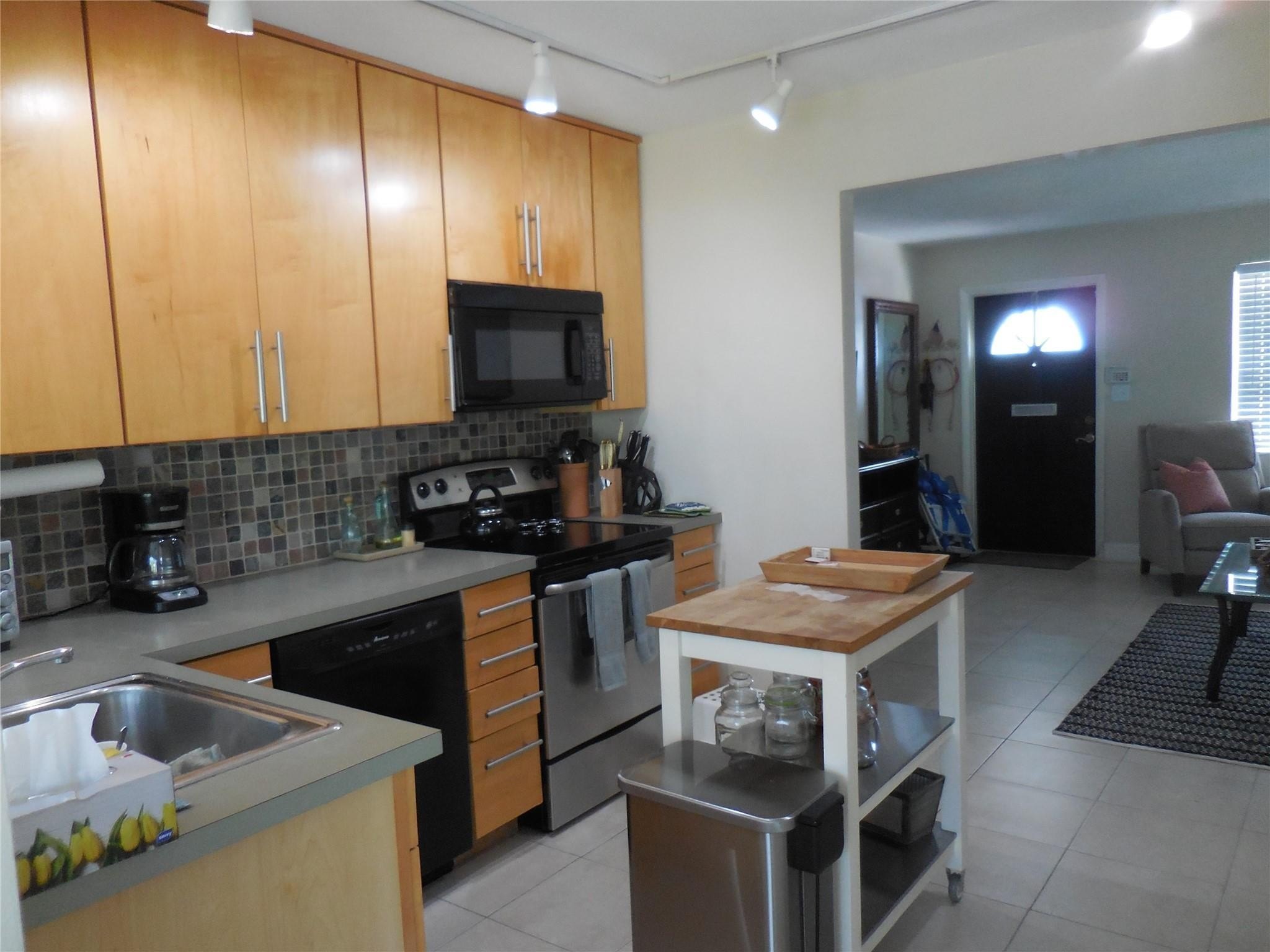 3050 NW 1st Ave – photo 4
