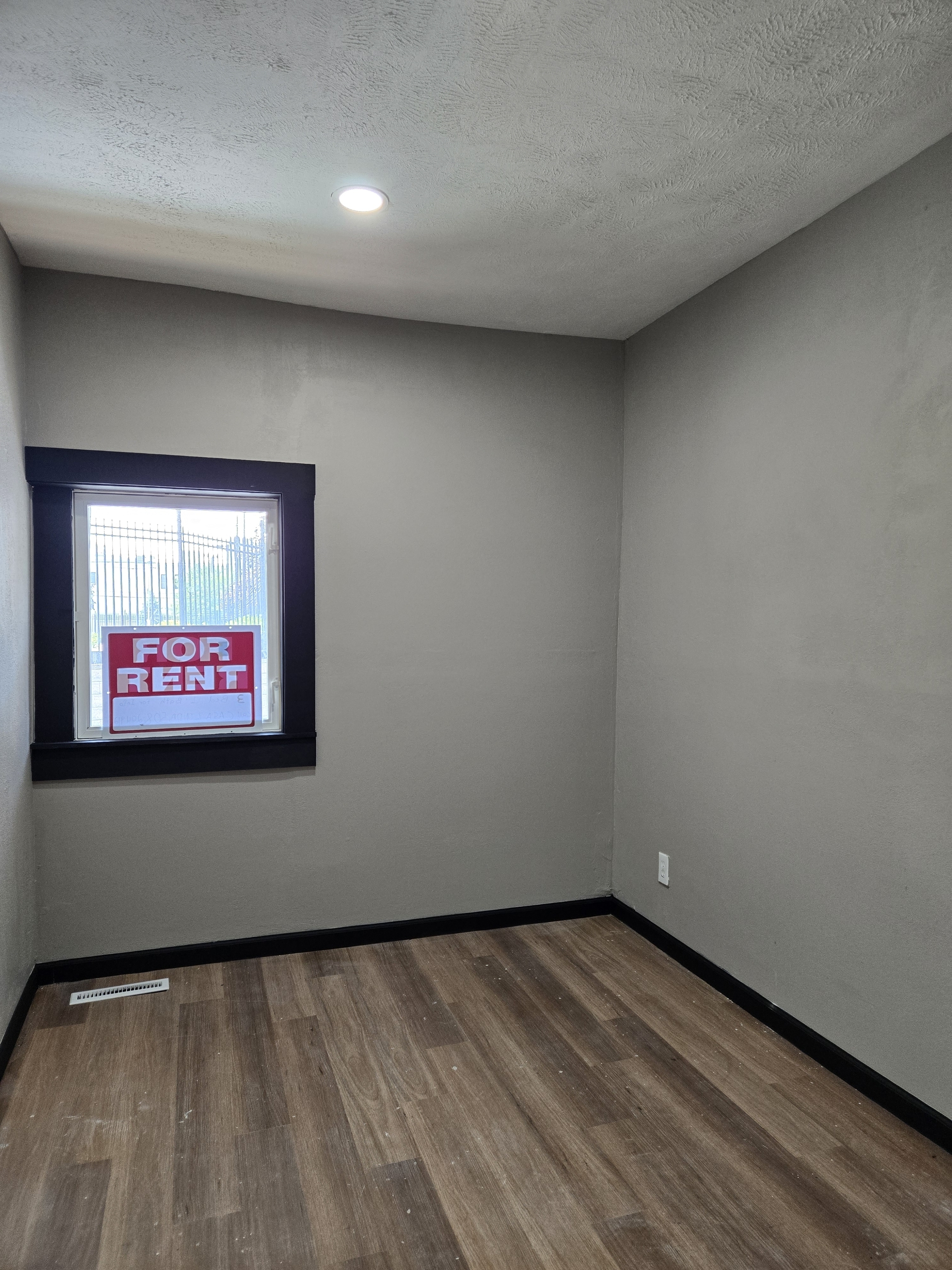 2605 W 18th St – photo 2