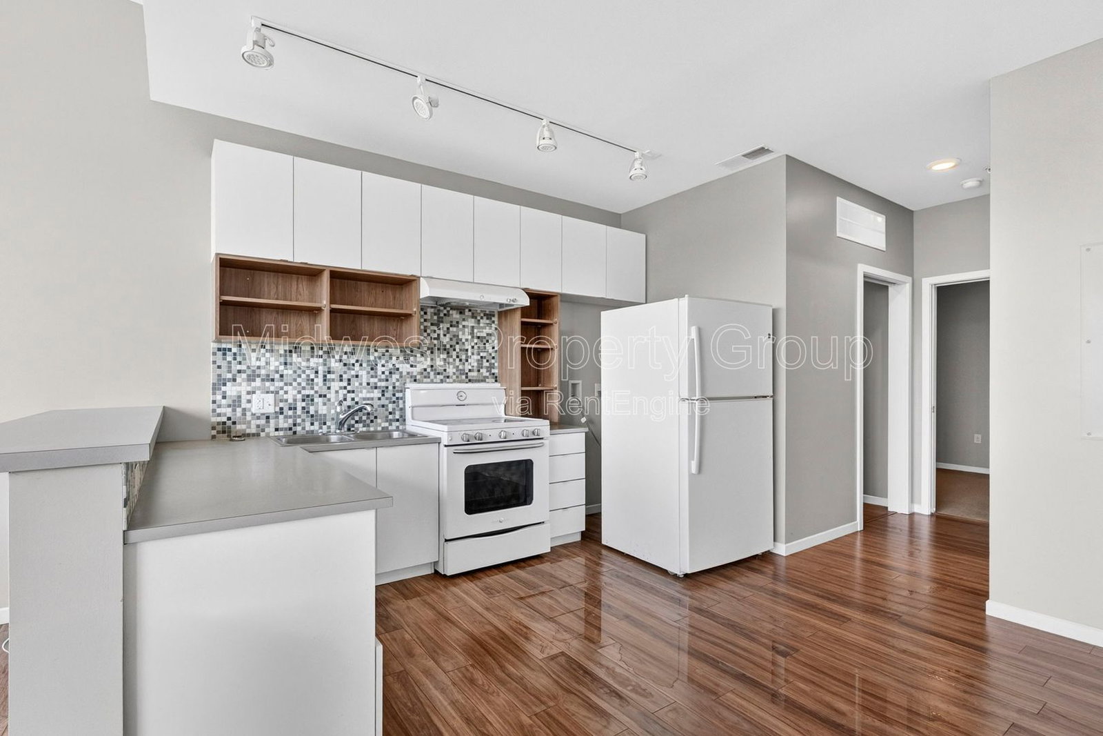 4100 Lindell Blvd unit 302 – photo 3