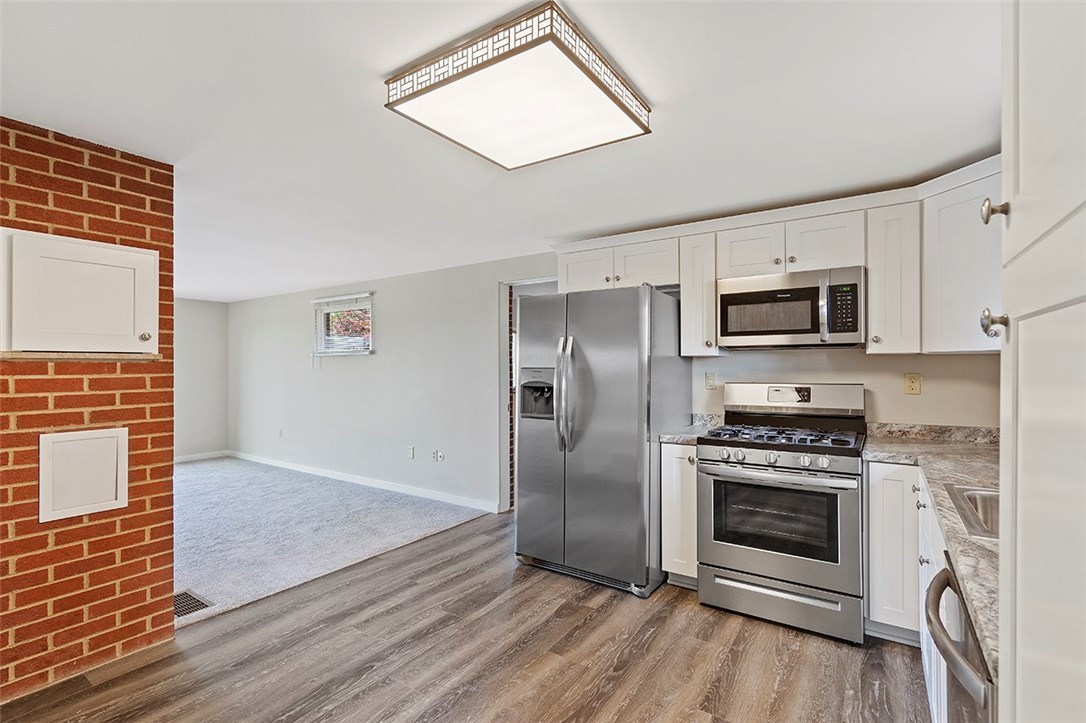 8966 Knoll St – photo 3