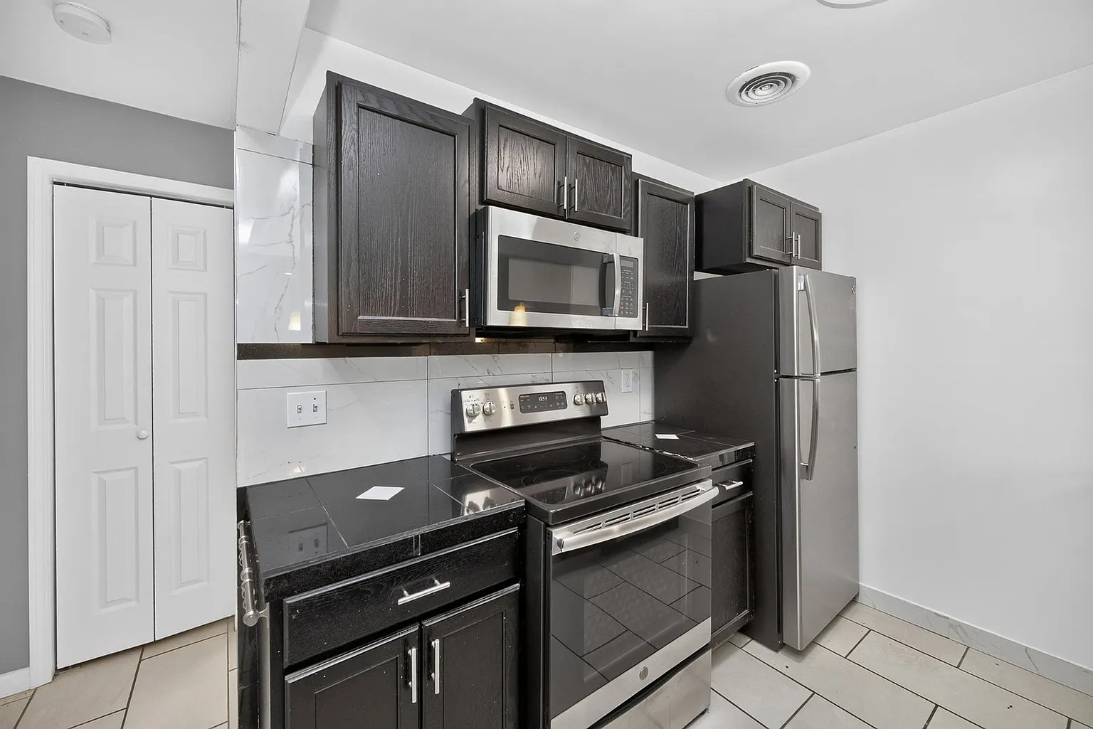 Beechmont Towers – photo 2