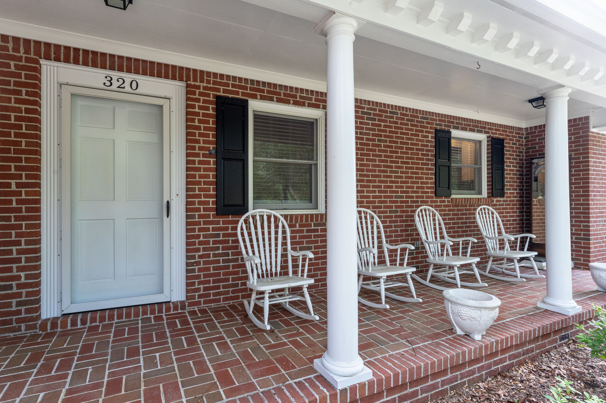 320 Mendenhall Dr – photo 2