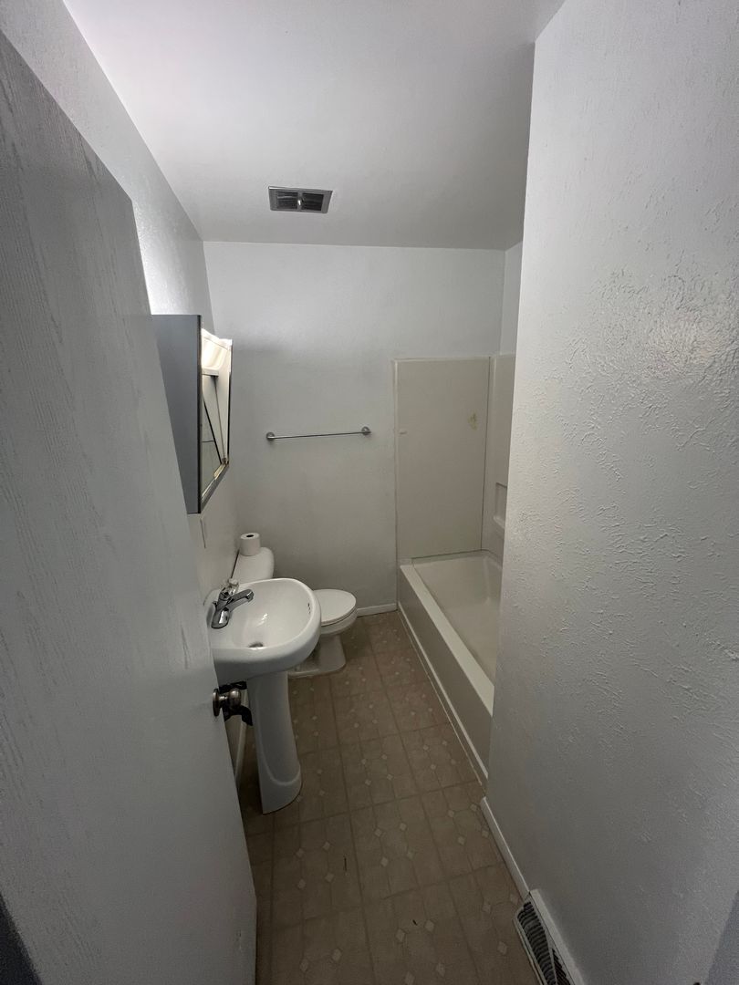 103 Cedar Ct unit 4 – photo 4