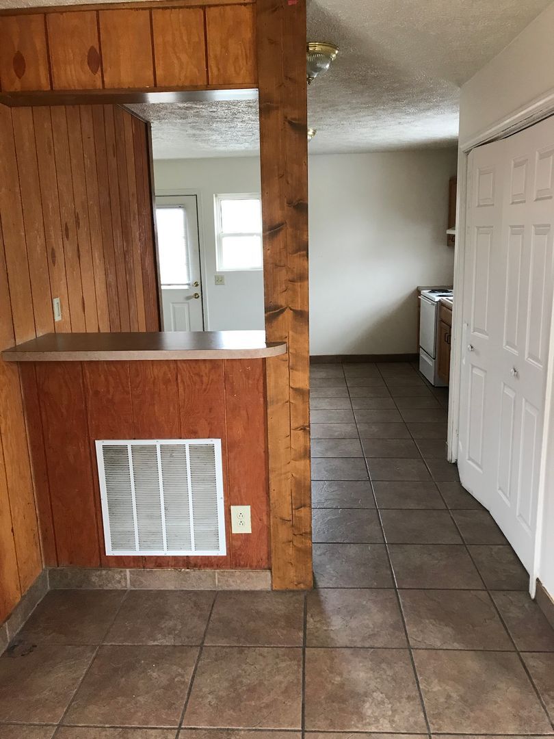 401 W College St unit 2 – photo 3