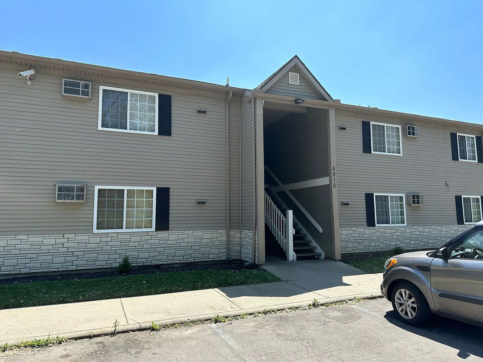 Erica Court Apartments – photo 2